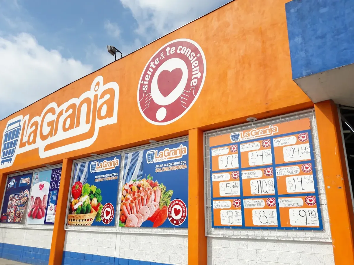 Fachada de La Granja de Xalapa con el sello siente y te consiente